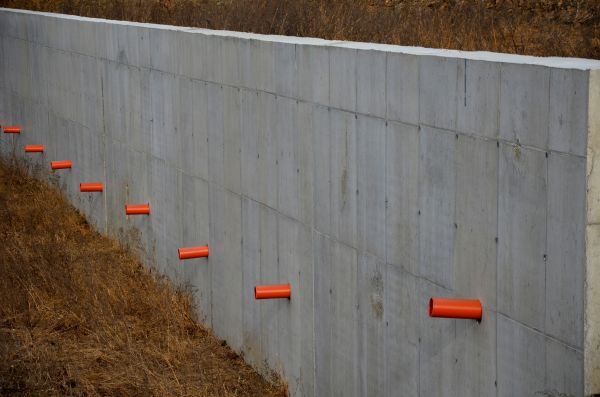 Cost of Concrete Wall Installation in Naples