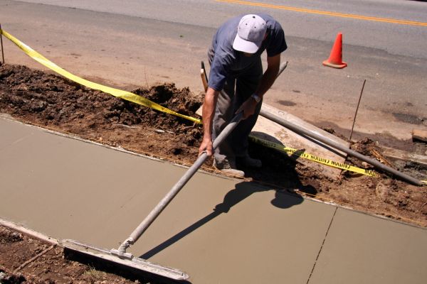Cost of Sidewalk Pouring in Naples
