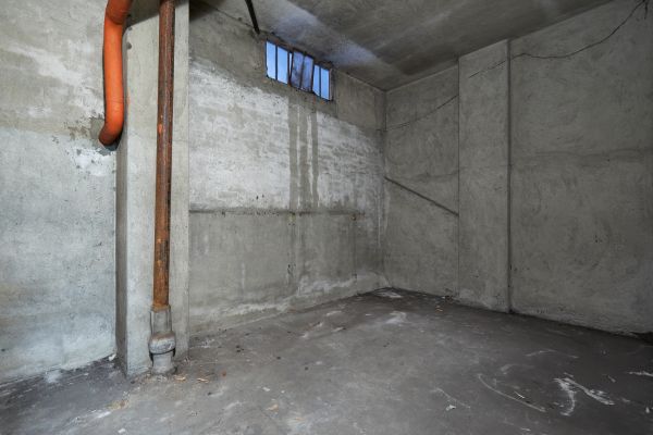 Cost of Basement Wall Construction in Naples